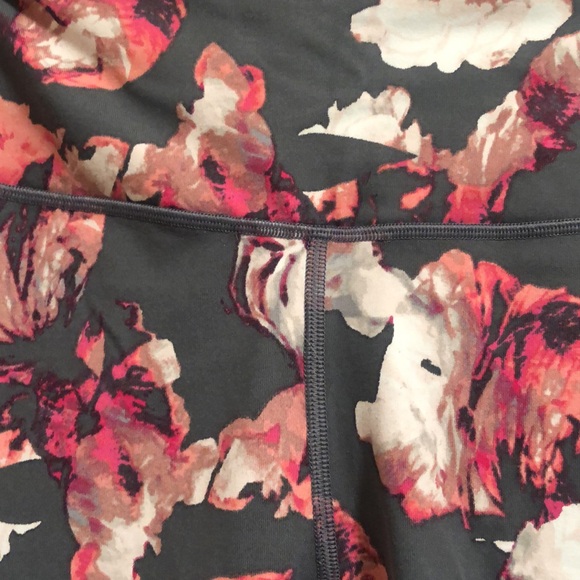 NWOT Victoria’s Secret Knockout Sports Workout Leggings. Large. Gray/Coral/White - Picture 3 of 12